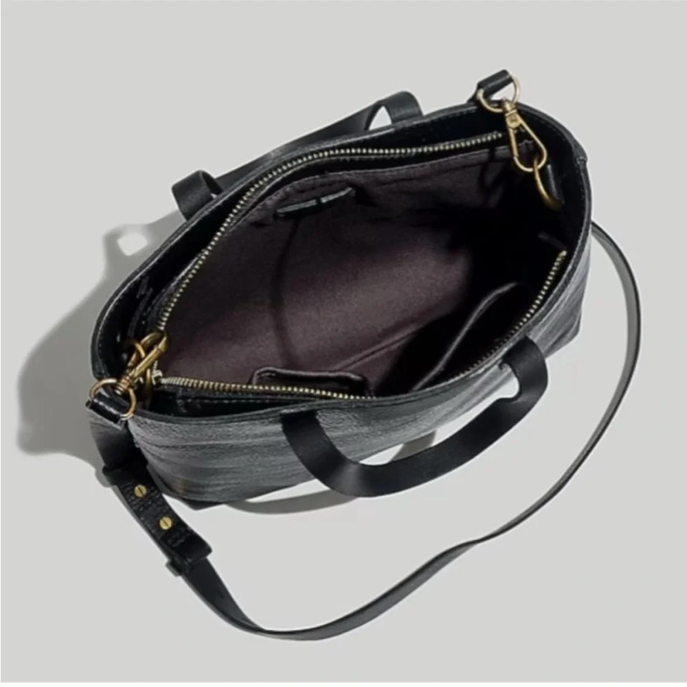 Madewell Crossbody Leather Zip-Up Medium Tote - Picture 4 of 16